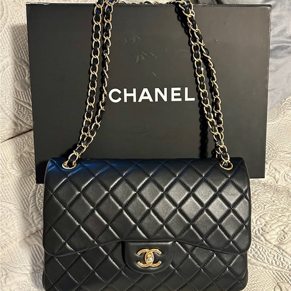 Black Classic 11.12 Chanel Hand bag with authenticity card and original box. - Picture 4 of 9